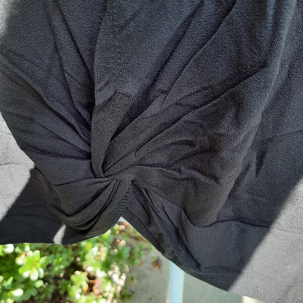 🆕️ PLUS Black Front Knot Top - Picture 3 of 4